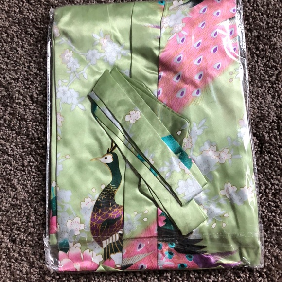 9 bridesmaid robes - 6 light green, 2 mint green and 1 white NWT - Picture 6 of 8